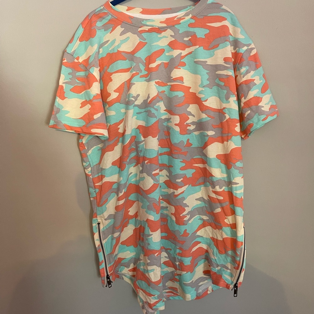 Curved zipper shirt